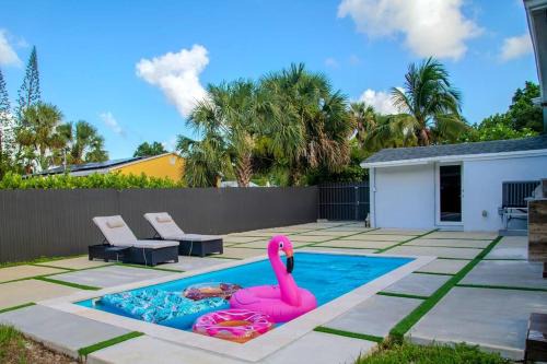 Edgewood House | Modern Lux Home 3BR 2BA with Heated Pool
