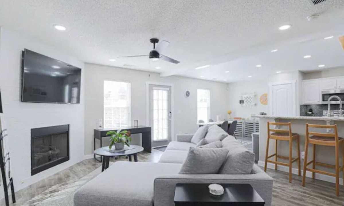 Winder House | Modern Luxe 3BR Corporate Stay, Pool, Sleeps 6+