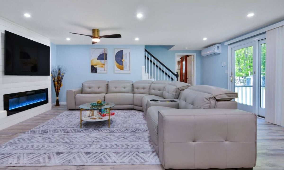 Methuen House | Modern Luxe getaway unit with Hot tub/fire-pit