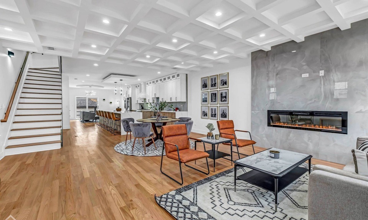 Chicago House | Modern, Luxe, House 20mins to Downtown, Private Rooftop, 2car Garage