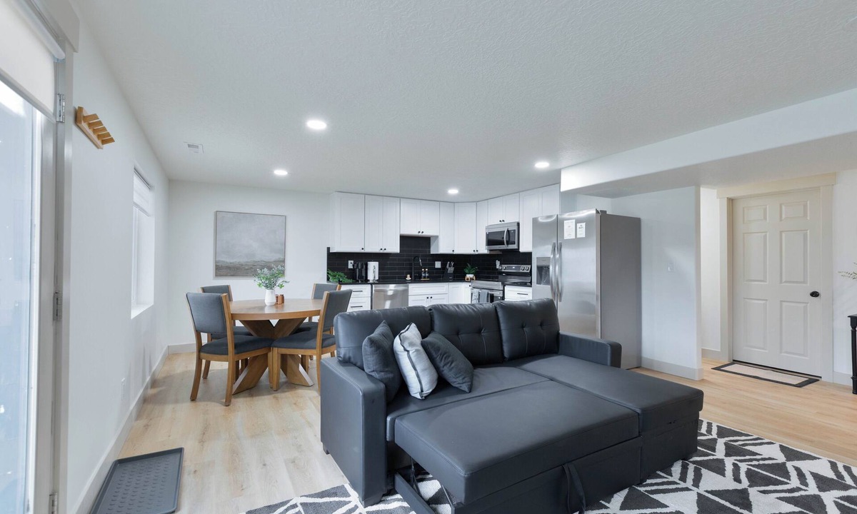 Saratoga Springs Apartment | Modern LUXE Retreat w/Firepit & Private Backyard- 2Bed/1Bath