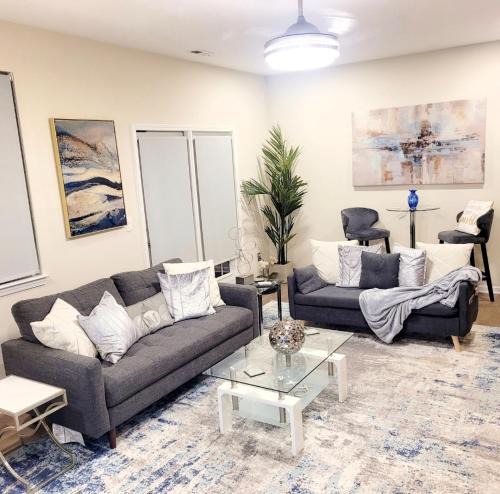 Apex Villa | Modern & Luxurious 3 Bdrm 2.5 Bath Townhome