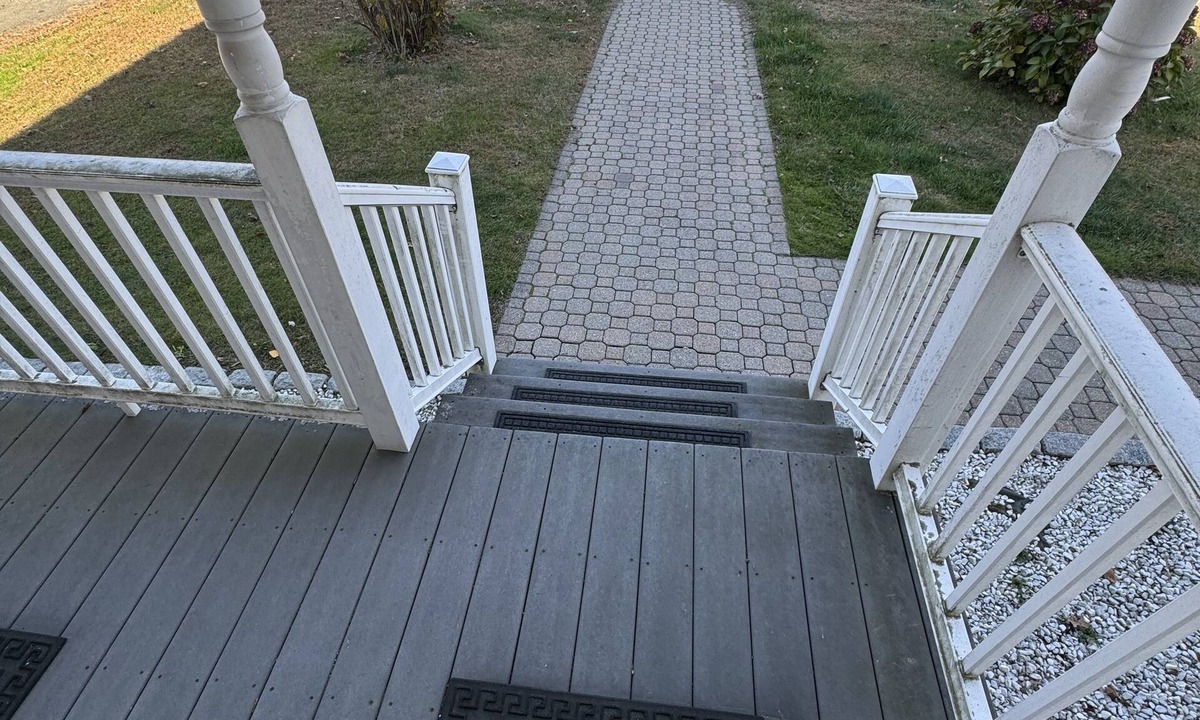 Northampton Apartment | Modern Luxurious Downtown Apartment with Full Kitchen & 4 Full Bath & Office.