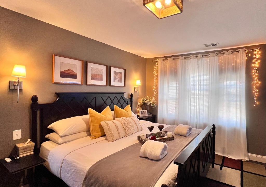 Cedar Park Apartment | Modern/Luxury 2 bdrm- KING Bed- University City