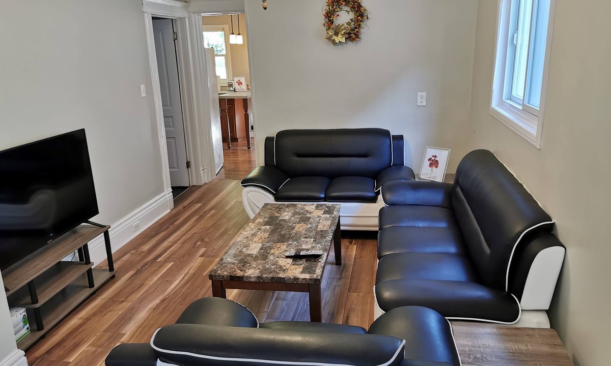 North London House | Modern luxury 4 BR near downtown & UWO
