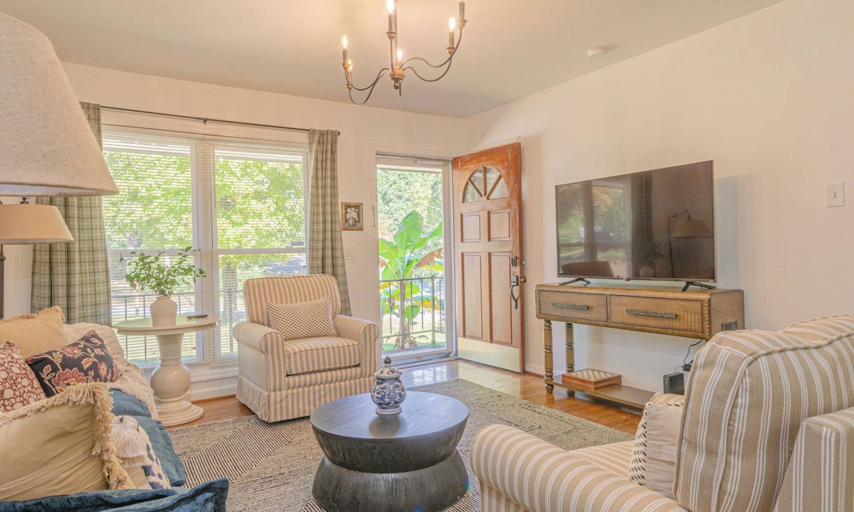 Fortson House | Modern Luxury Cottage with Pool