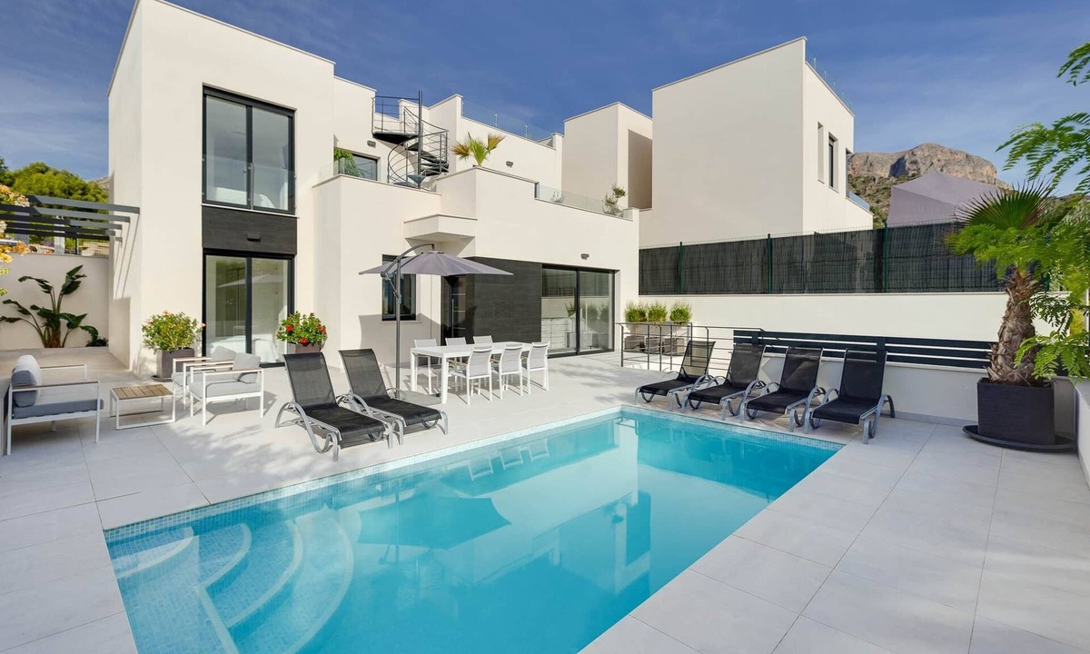 Polop House | Modern luxury villa in Polop - by Welcomely