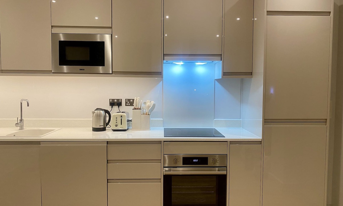 Sutton Central Apartment | Modern & Luxury Flat