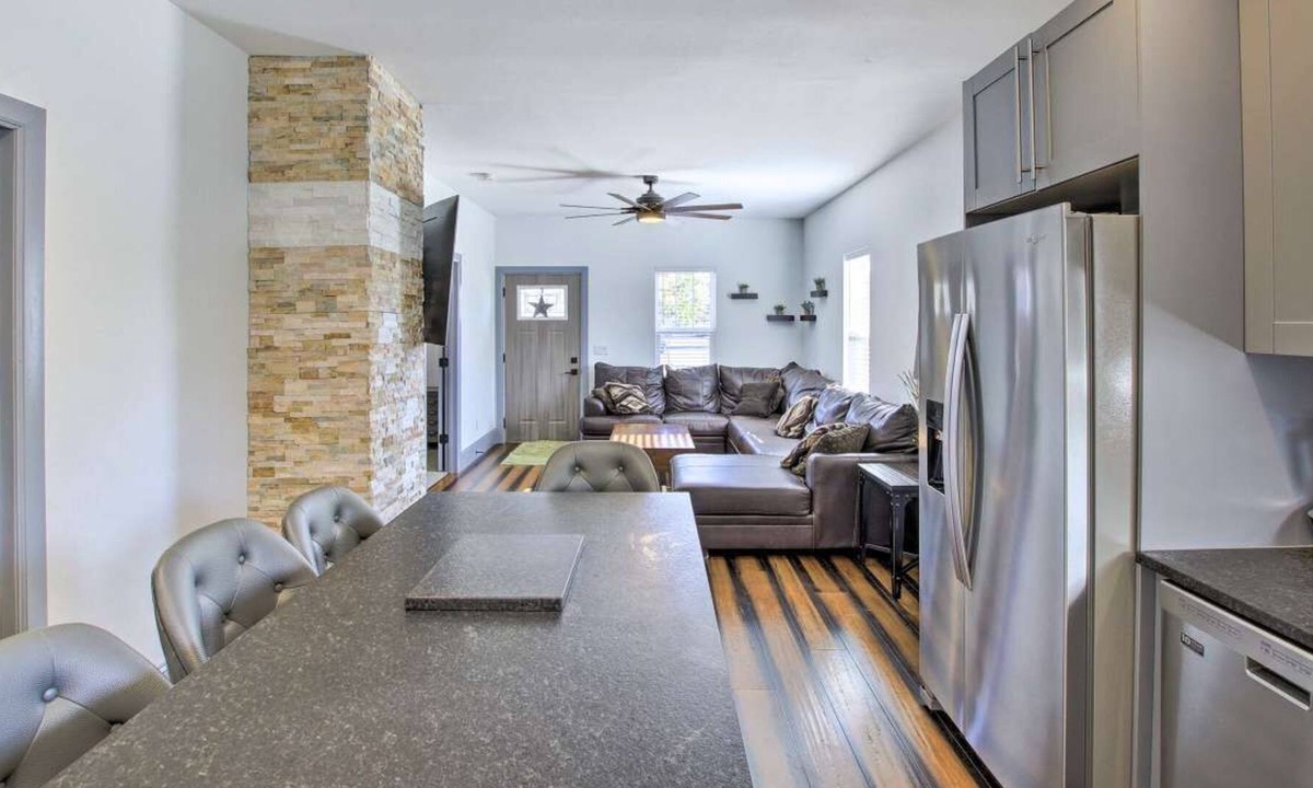 Menasha House | Modern luxury fully furnished 4 Bdrm executive home. Long or Short Term rental