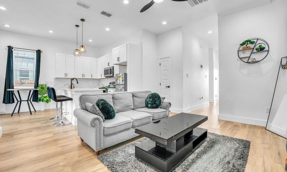 Cedar Crest House | Modern Luxury Home 10 Min to Downtown Spacious, Stylish & Immaculate