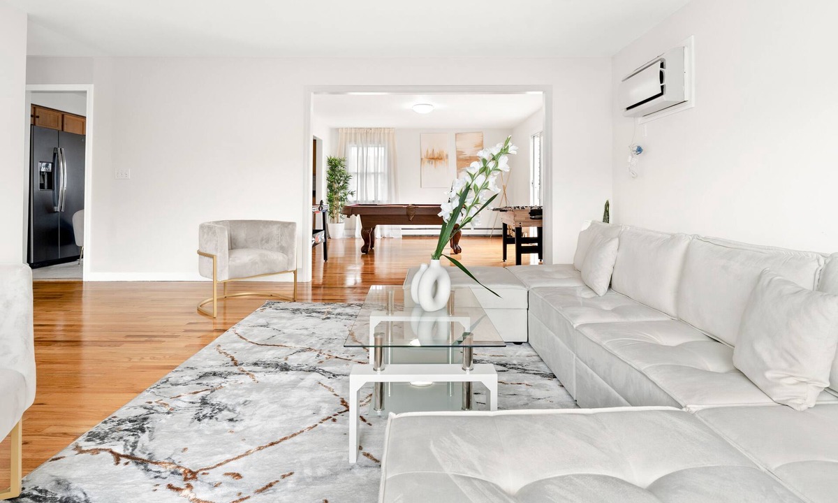 Southeast Yonkers House | Modern Luxury Home w GameRoom & Parking