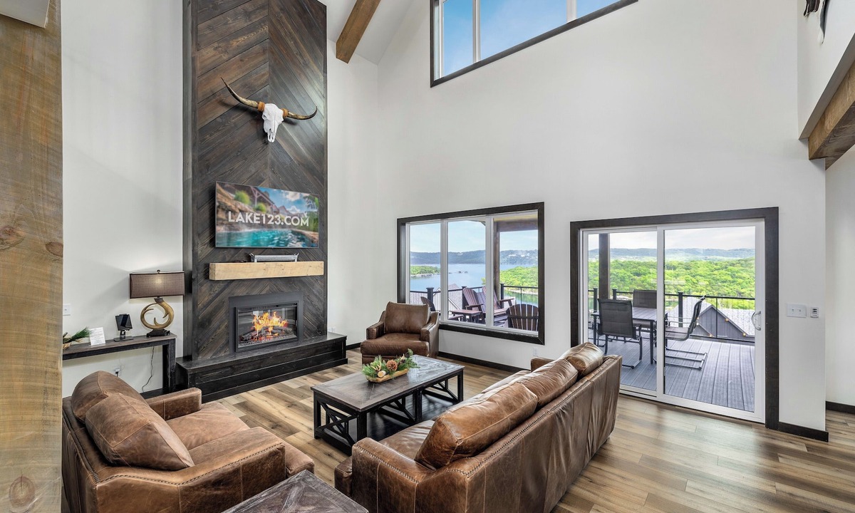 Kimberling City House | Modern Luxury Lakefront Lodge Resort | 30+ Activities Never Leave the Resort