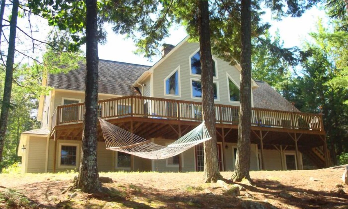 Raymond House | Modern, Luxury Lakefront Home on Crescent Lake, Maine