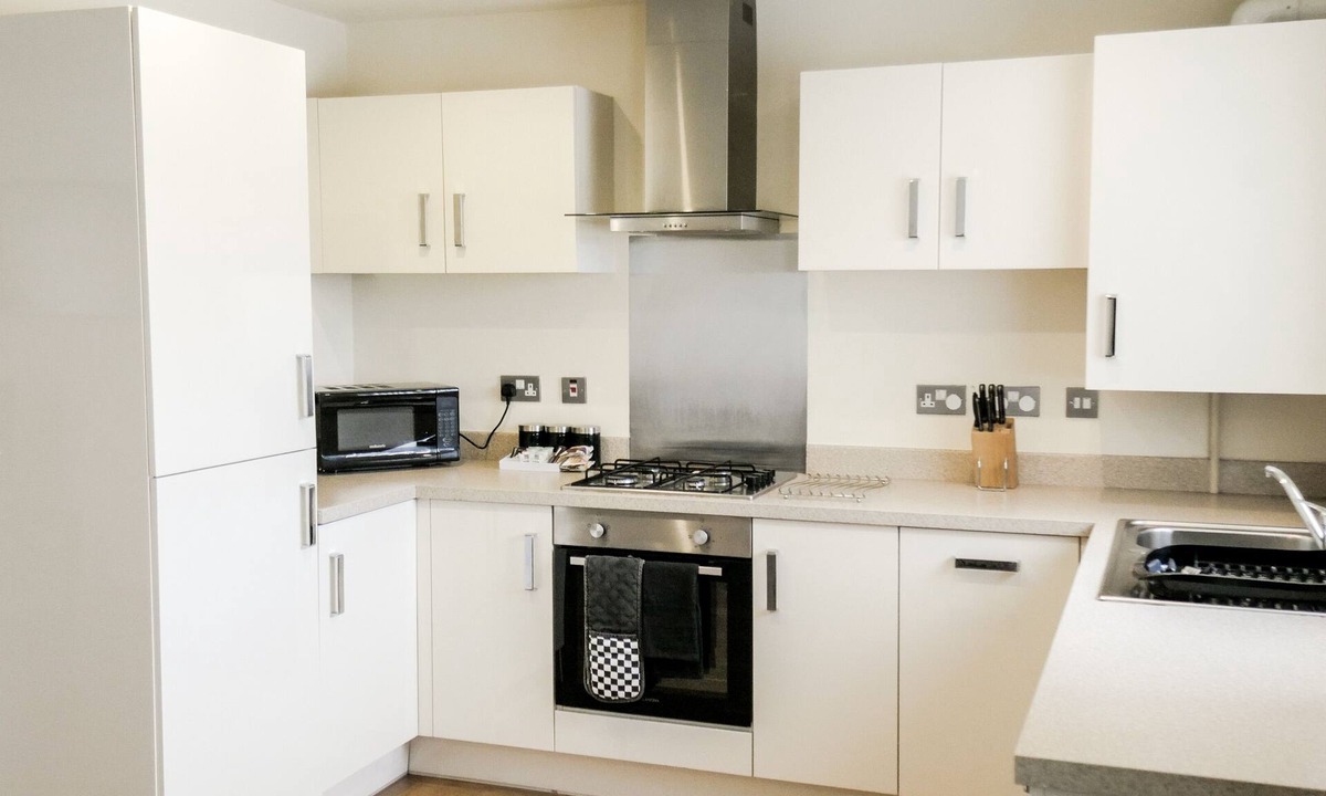 Walsall Apartment | Modern Luxury Large 2 Bed Aptartment With Free Private Parking