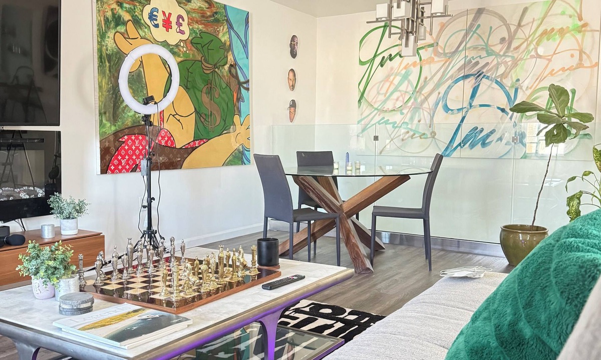 Getty Square House | Modern Luxury Loft with Artful Vibes