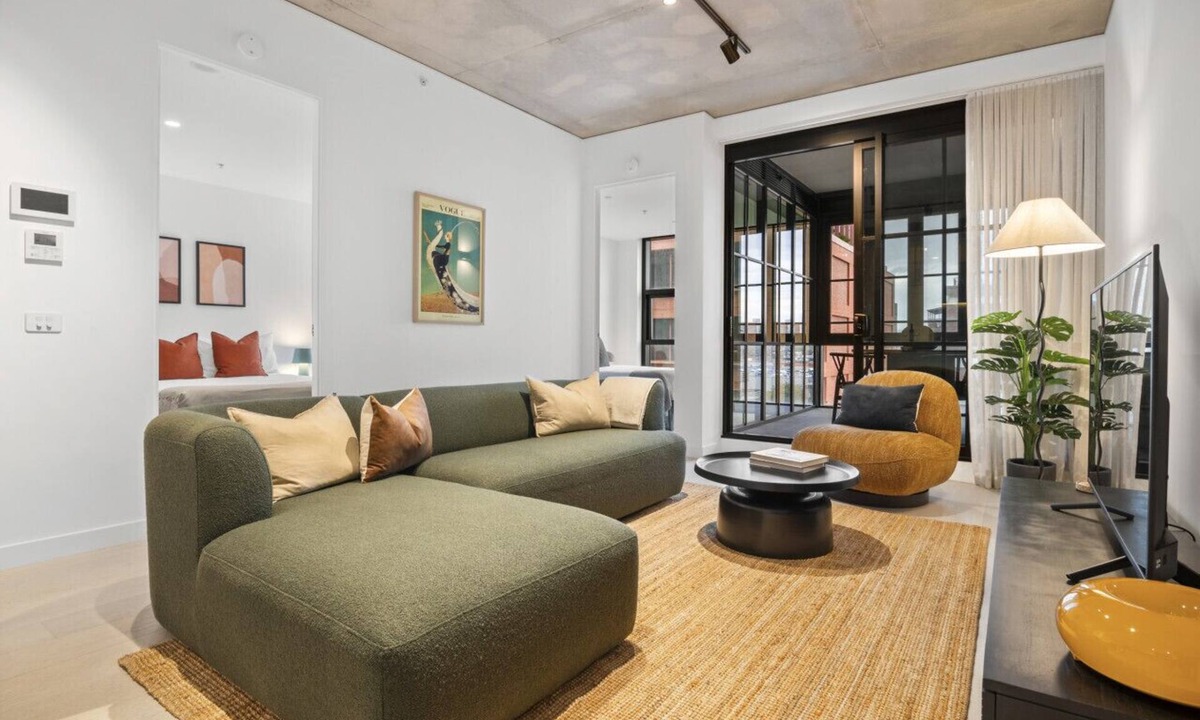 Collingwood Apartment | Modern, Luxury Oasis