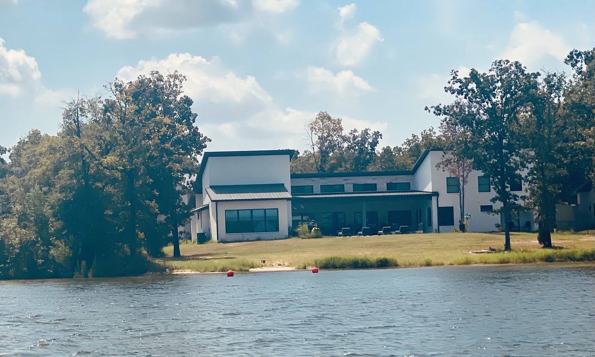 Malakoff House | Modern Luxury on Cedar Creek Lake, Private Pool!