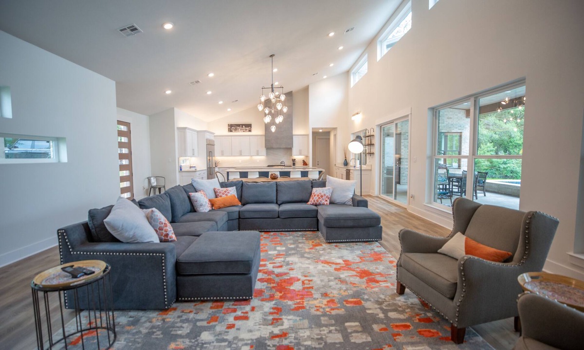 Malakoff House | Modern Luxury on Cedar Creek Lake, Private Pool!
