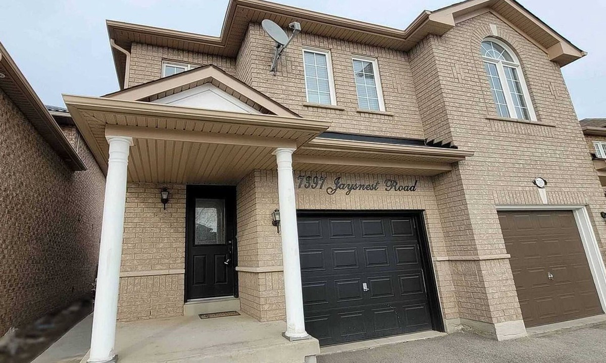 Norval Apartment | Modern Luxury Private Suite | 1+Den 1.5 Bath Parking