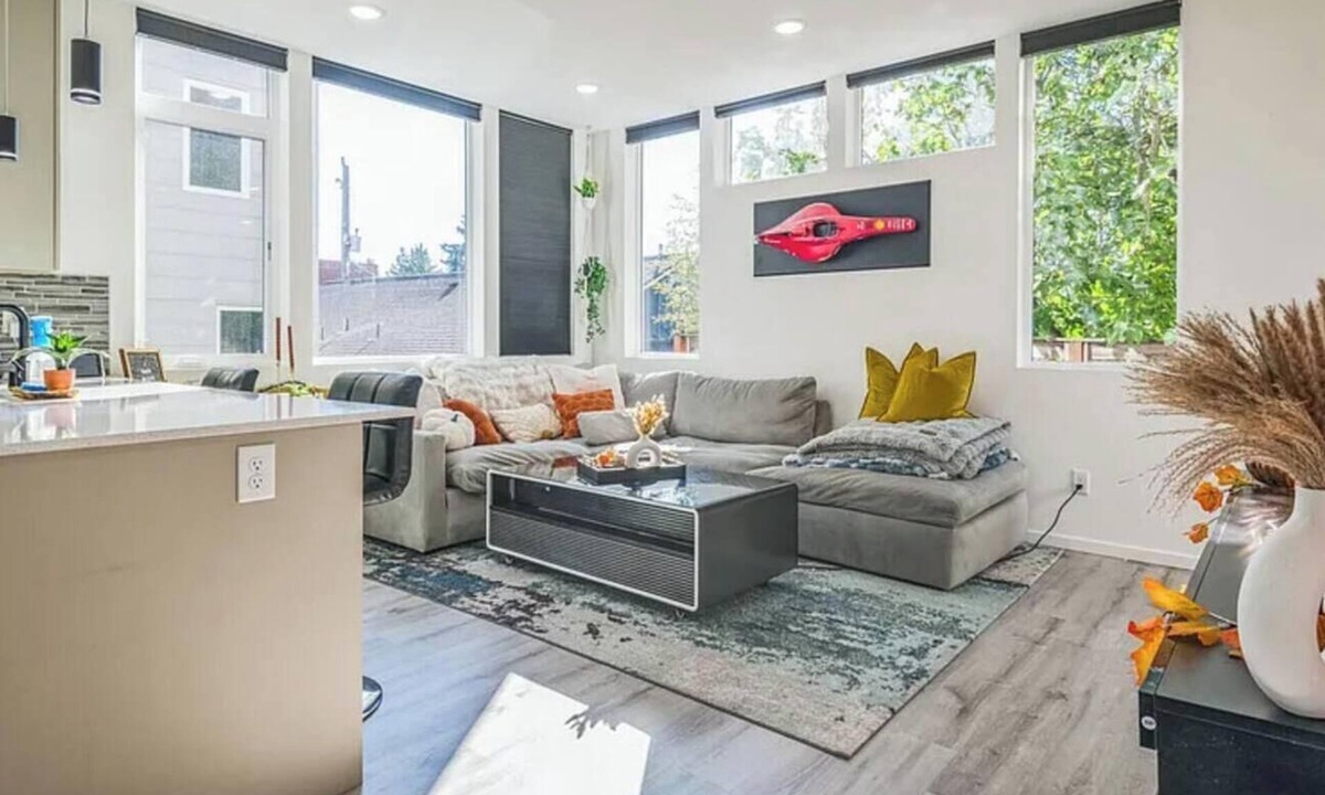 North Beacon Hill House | Modern Luxury Townhome+Rooftop Deck