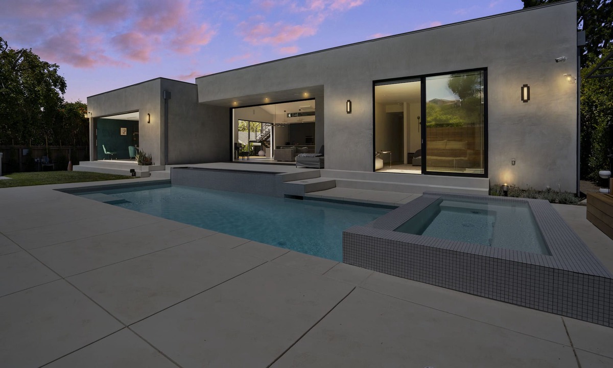 Brentwood House | Modern Manse in the Heart of Brentwood