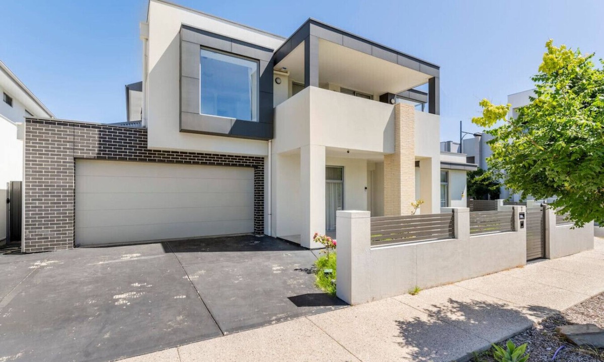 Lightsview House | Modern Mansion in Lightsview | By Host Solutions