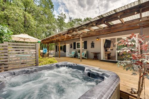 Meadow Vista House | Modern Meadow Vista Vacation Home w/Spacious Deck