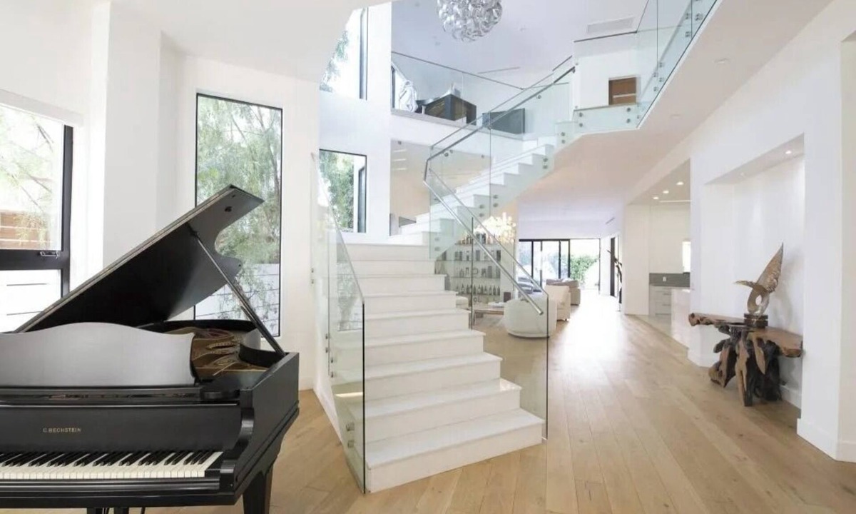 Melrose House | Modern Melrose Villa, Designer Pool, Spa, Rooftop
