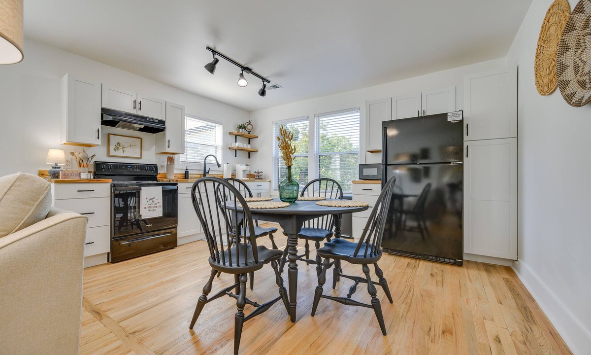 Milledgeville Cottage | Modern Milledgeville Getaway: Walk to Downtown!