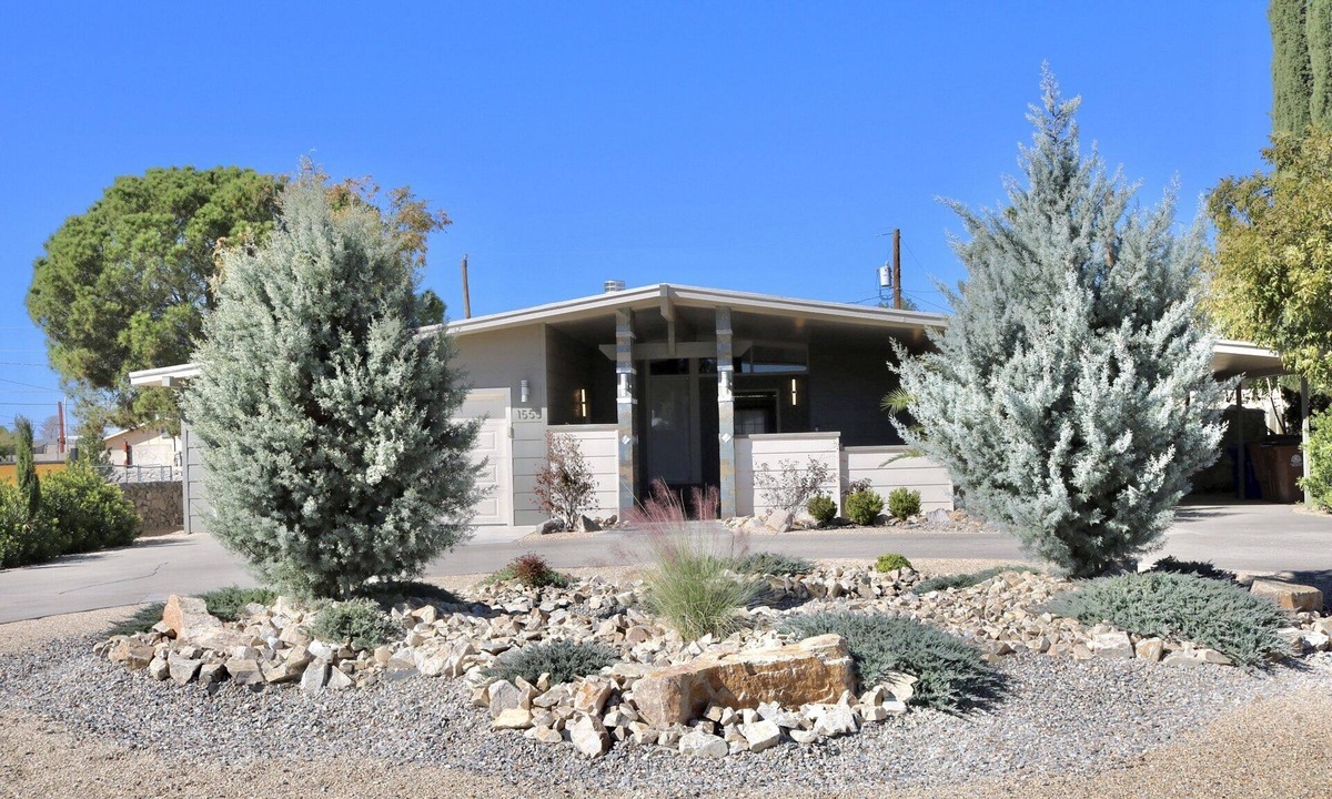 Mesilla Park House | Modern Mini Golf Oasis 3