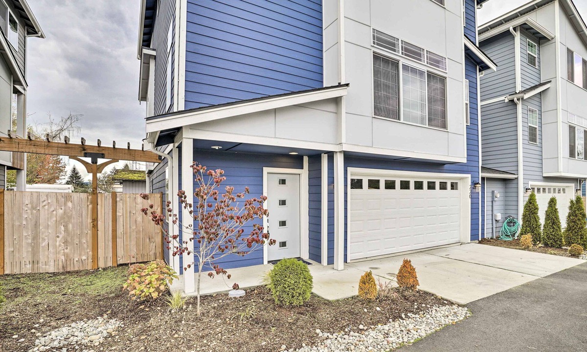 Monroe House | Modern Monroe Home - Private Yard & Mtn Views