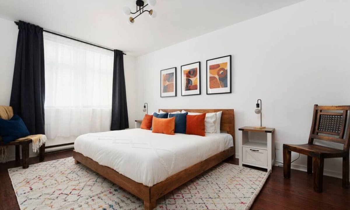 Ville-Marie Apartment | Modern Montreal, Patio & Paid Parking 10 Guest