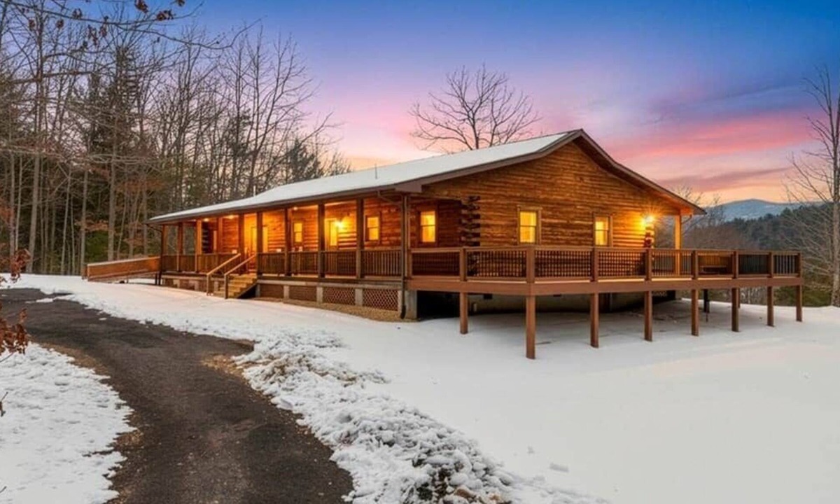 Hot Springs House | Modern Mountain Cabin Hot Tub | Hot Springs, VA