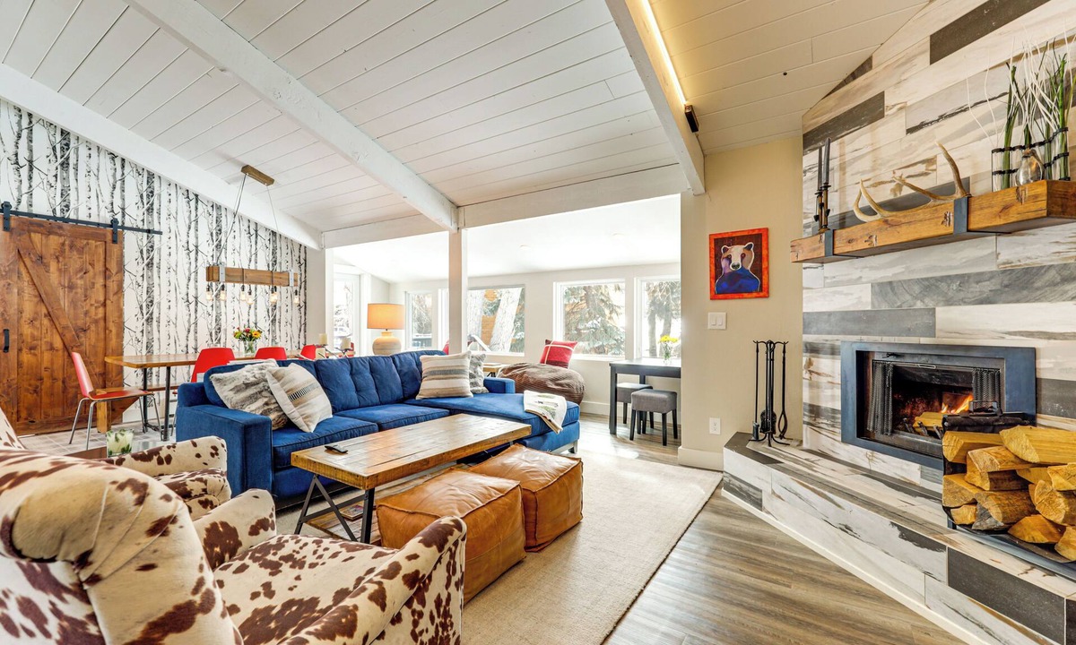 Eagle-Vail House | Modern Mountain Escape on Golf Course w/Hot Tub!