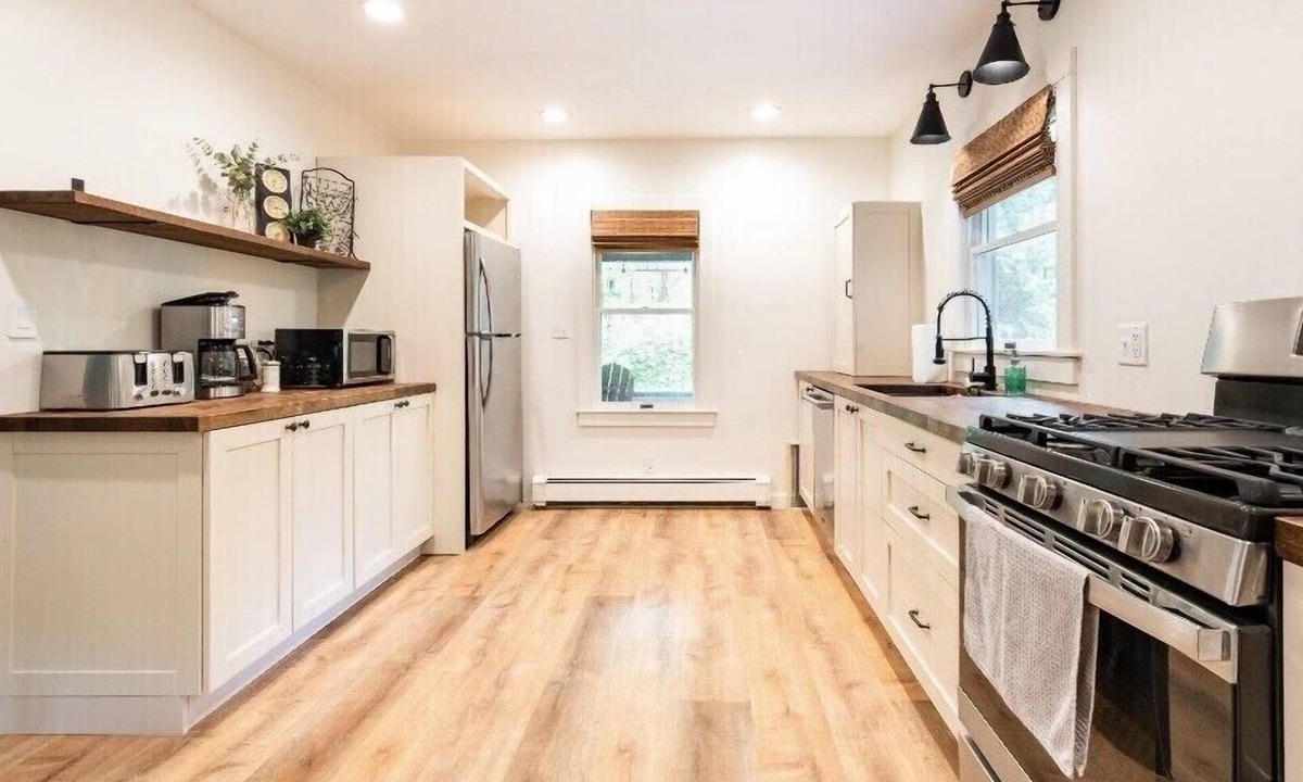 Allaben House | Modern Mountain Getaway with Fire Pit