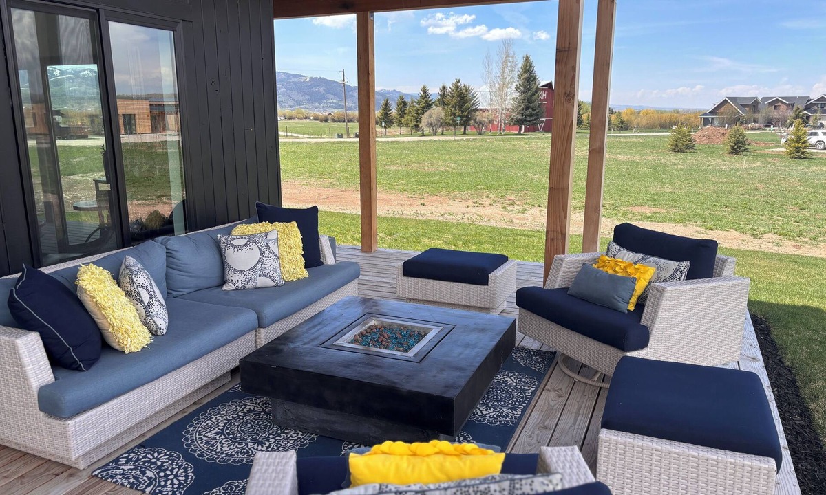 Victor House | Modern mountain home in Teton Valley