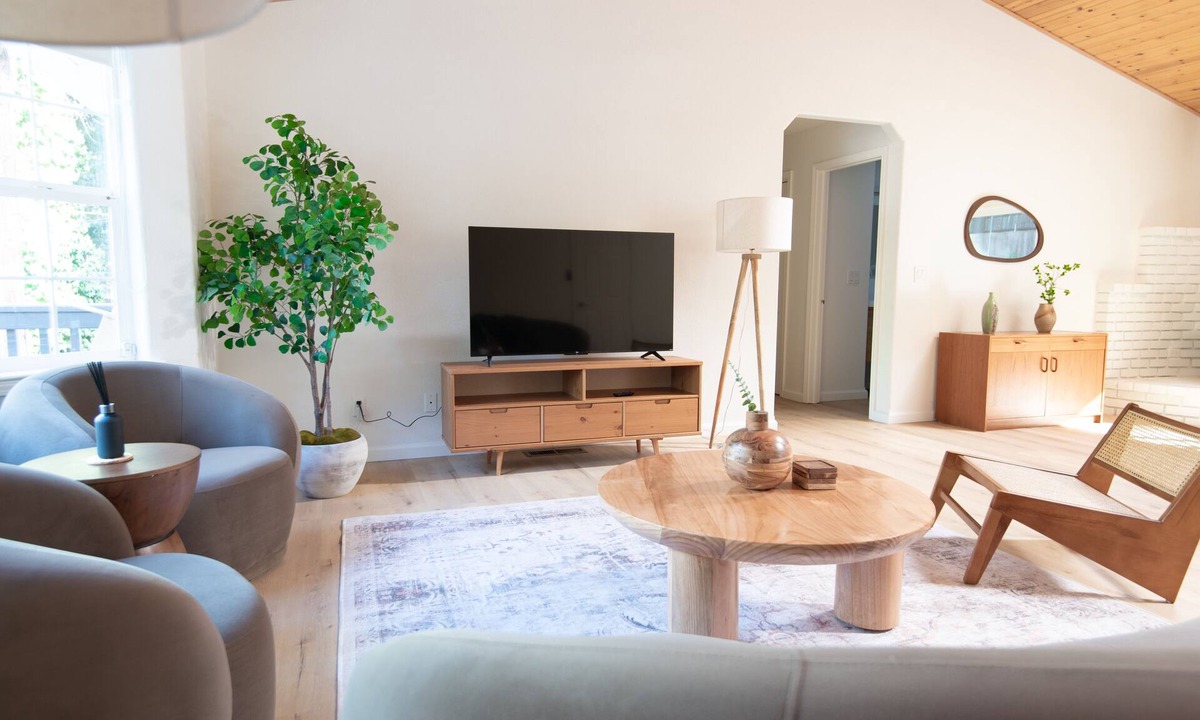 Pollock Pines House | Modern Mountain Retreat - Wineries, Lakes, Hot tub, Nature