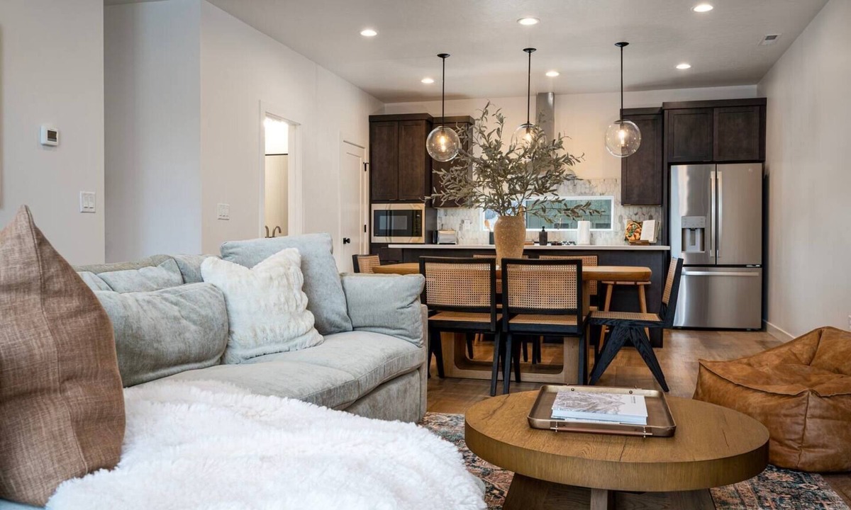Mountain Green House | Modern Mountain Escape R5054|Snowbasin Ski Getaway