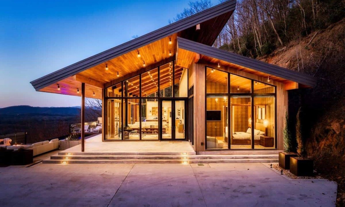 Natures Courtyard Ski Chalet | Modern Mountain-View Luxe Glass Frame Cabin