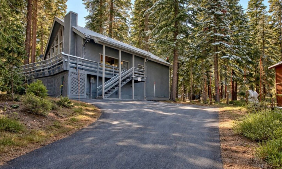 Kingswood Estates Cabin | Modern Mtn Cabin | Lake, Trails, Dining |Sleeps 12