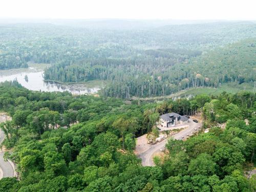 Dwight House | Modern Muskoka Cottage with Lake Views