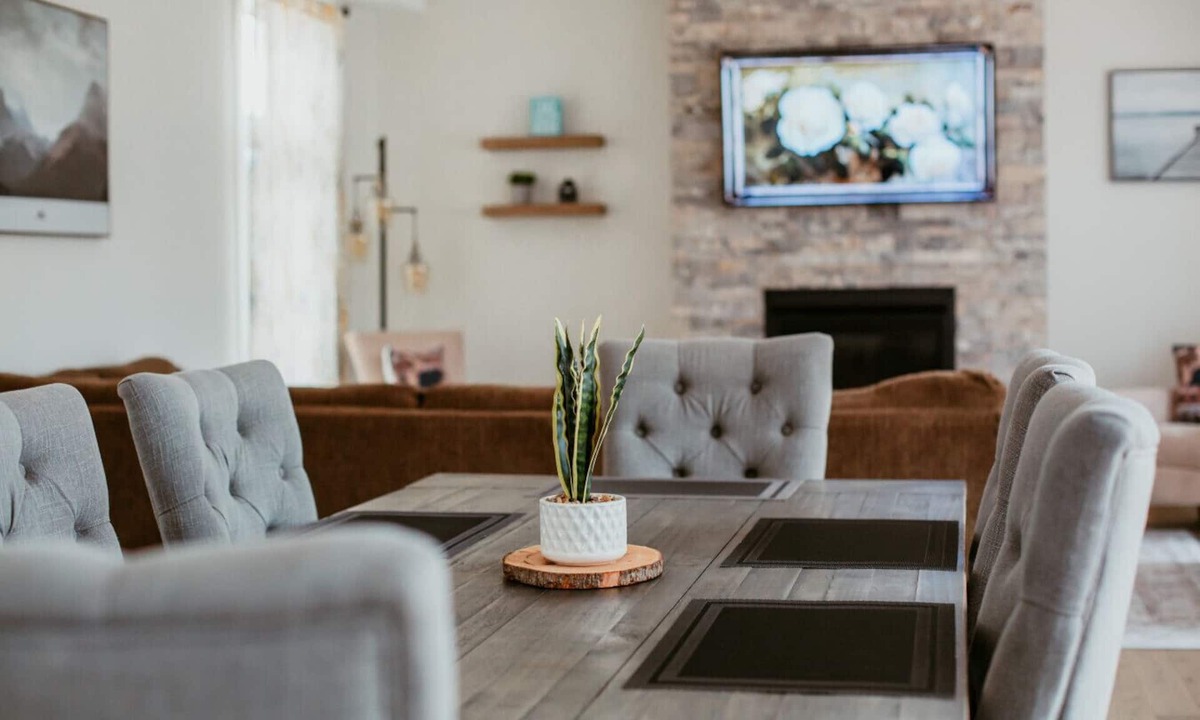 Dwight Cottage | Modern Muskoka Retreat w/King Bed & Hot Tub