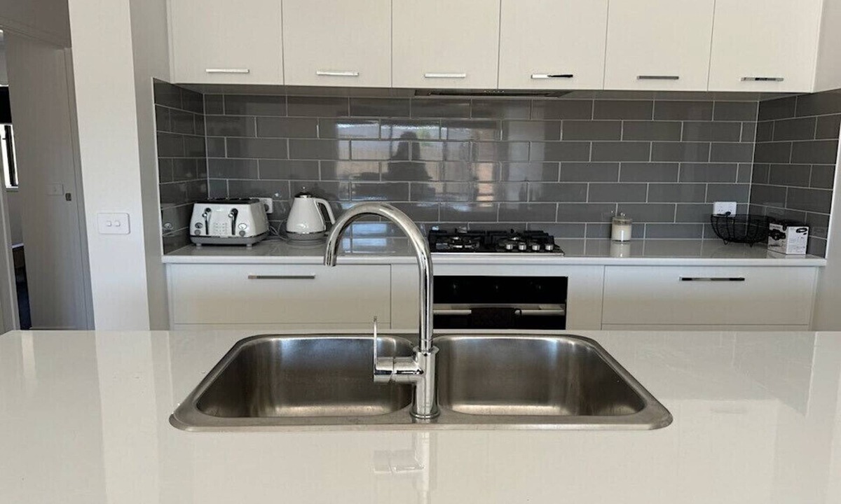 Nagambie House | Modern Nagambie getaway