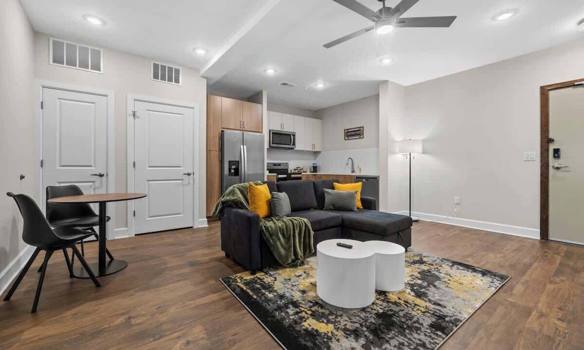 Eighth Avenue Apartment | Modern Nashville 1BR, Walk to Gulch and Broadway