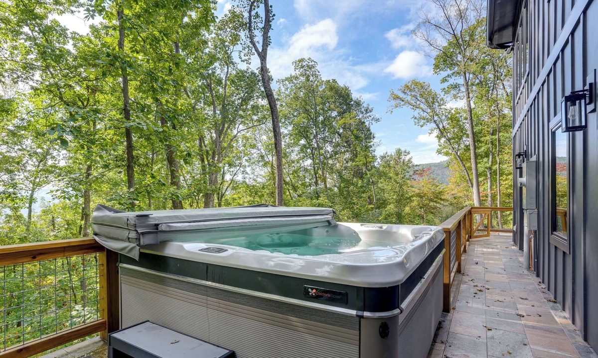 Nellysford Cabin | Modern Nellysford Getaway w/View: Deck & Fire Pit