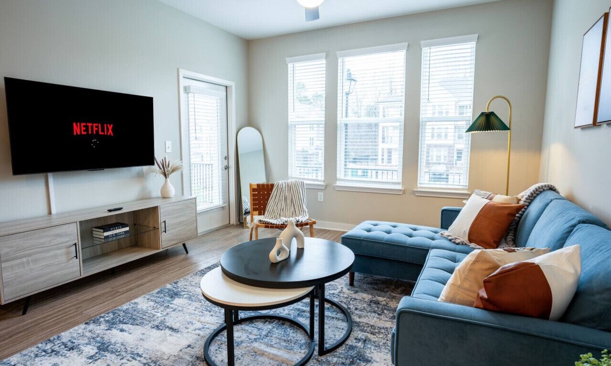 Athens Apartment | Modern, New Apt | Pool | Long Stays