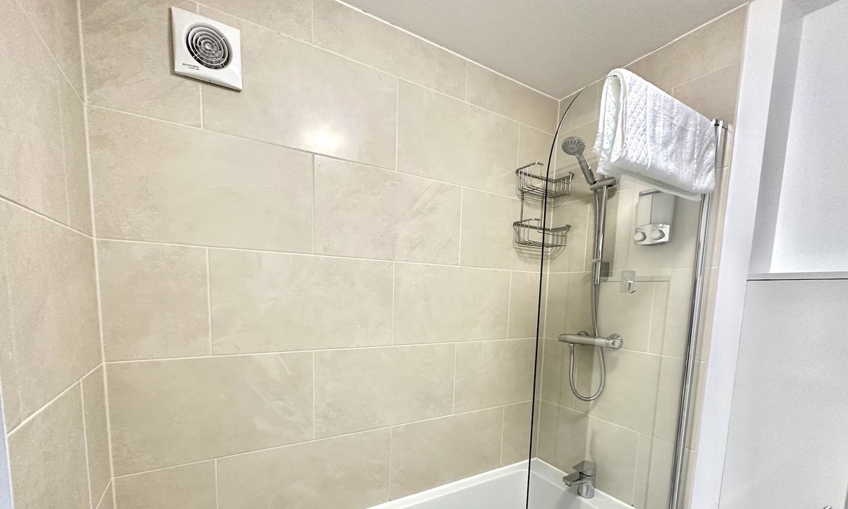 Basildon Apartment | Modern New Build 4 Bed En-Suite