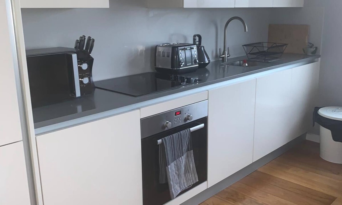 Waddon Apartment | Modern, new build apartment