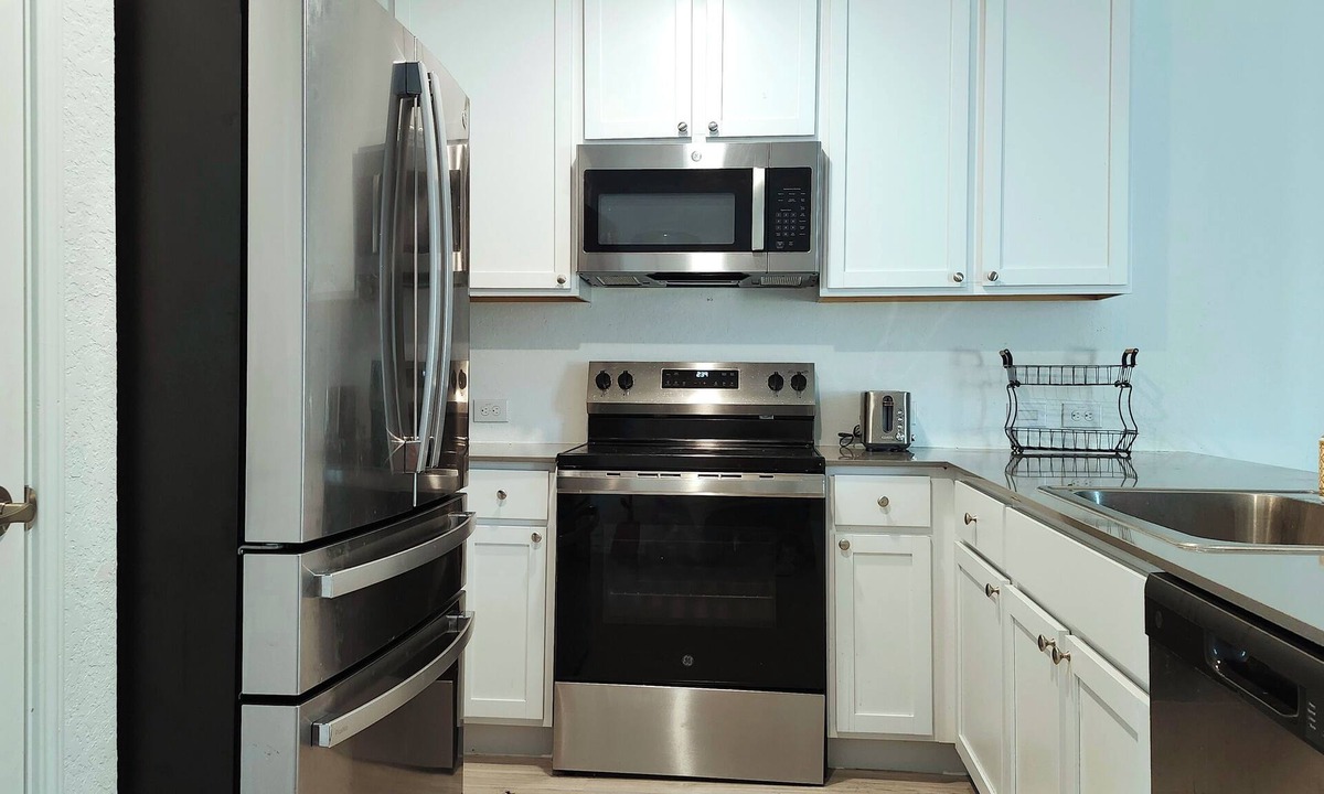 Southside House | Modern New Build Near Toyota, Amazon & Lackland AFB - Ideal for Long Stays