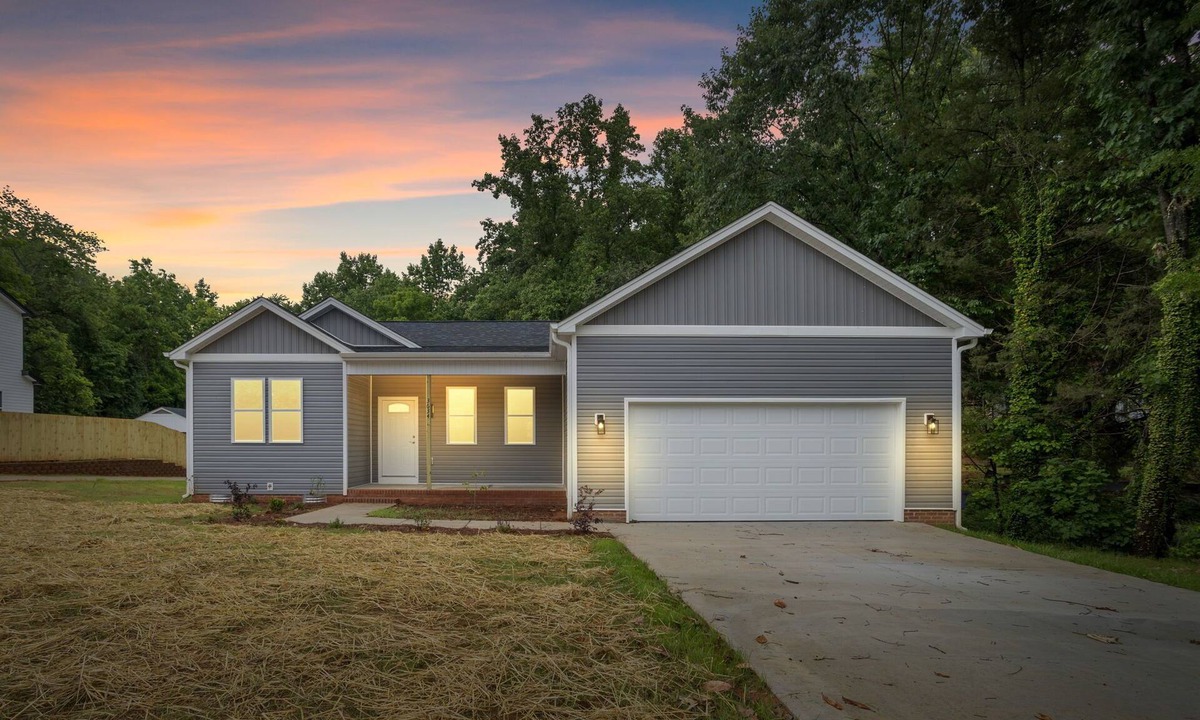 Winston - Salem House | Modern New Build/3 BDR/2 Bath/Central Location